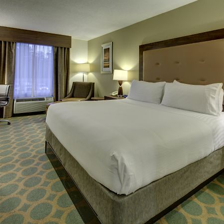 Holiday Inn Express Hotel & Suites Emporia By Ihg Dış mekan fotoğraf