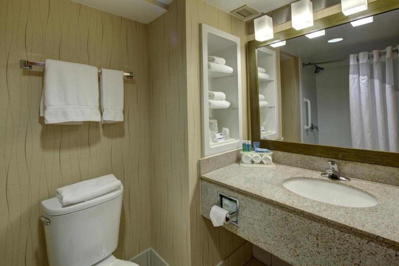 Holiday Inn Express Hotel & Suites Emporia By Ihg Dış mekan fotoğraf
