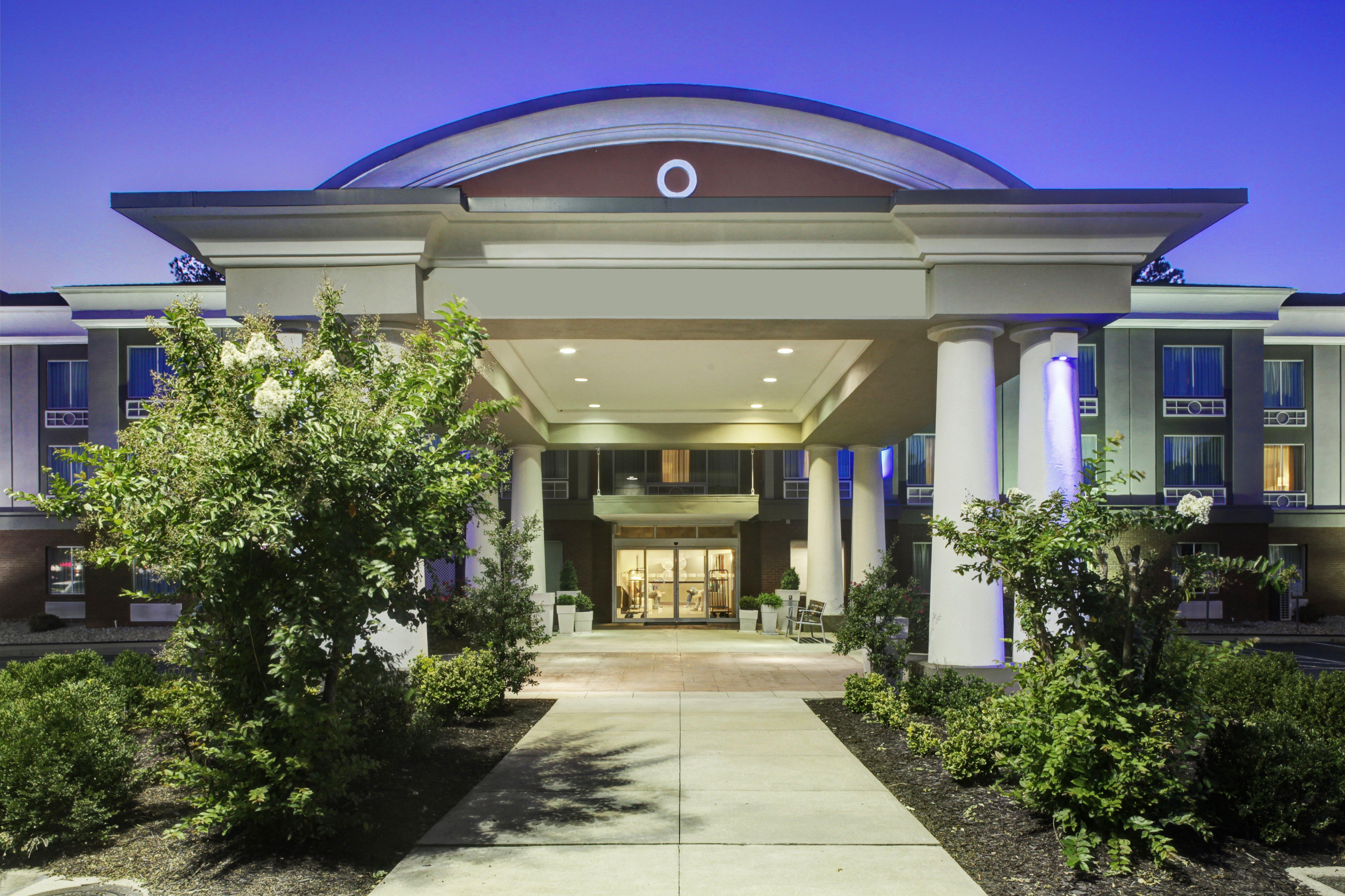 Holiday Inn Express Hotel & Suites Emporia By Ihg Dış mekan fotoğraf