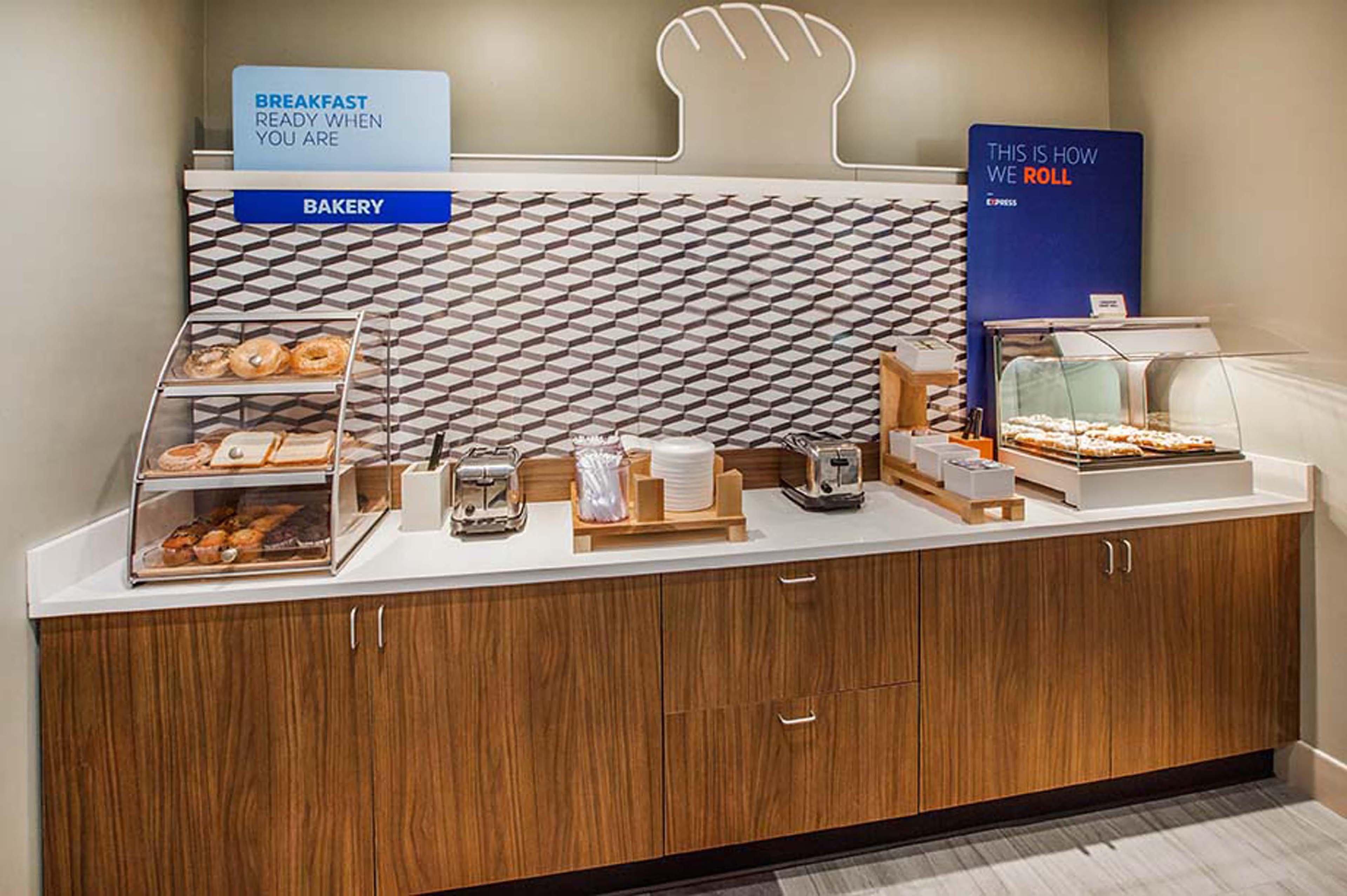 Holiday Inn Express Hotel & Suites Emporia By Ihg Dış mekan fotoğraf