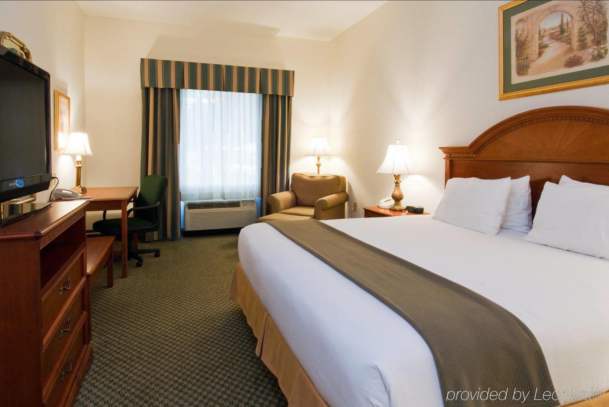Holiday Inn Express Hotel & Suites Emporia By Ihg Oda fotoğraf