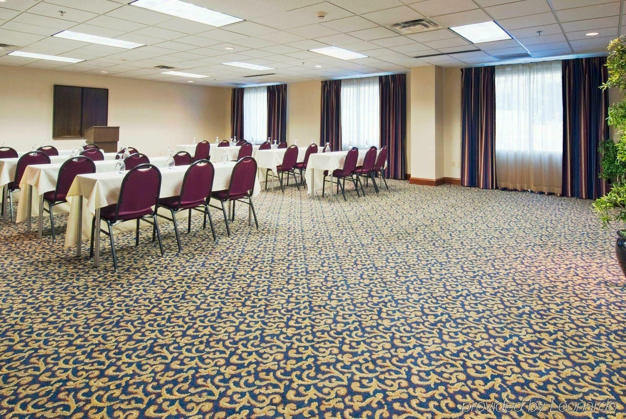 Holiday Inn Express Hotel & Suites Emporia By Ihg Dış mekan fotoğraf