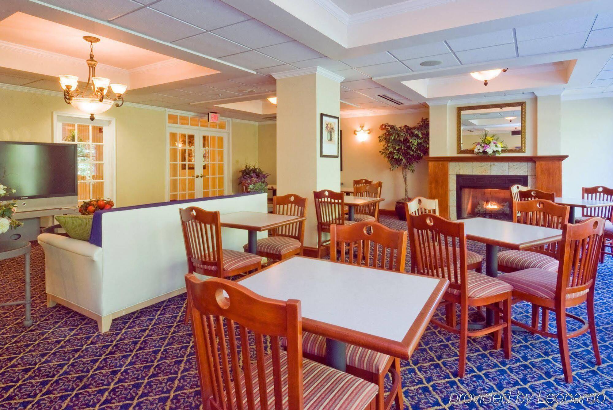 Holiday Inn Express Hotel & Suites Emporia By Ihg Dış mekan fotoğraf