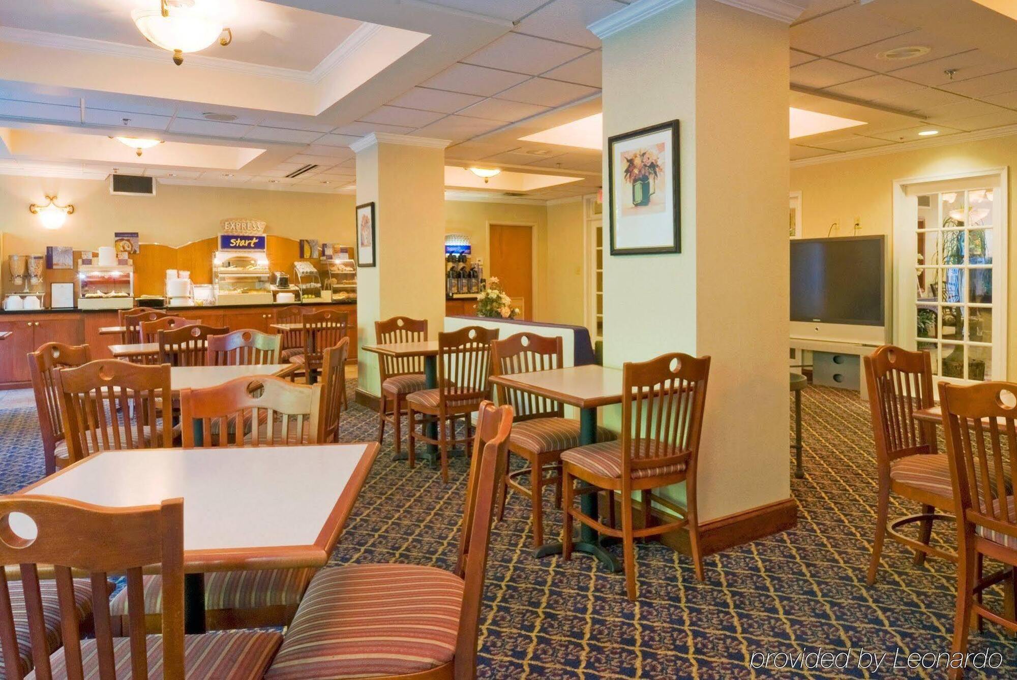 Holiday Inn Express Hotel & Suites Emporia By Ihg Dış mekan fotoğraf