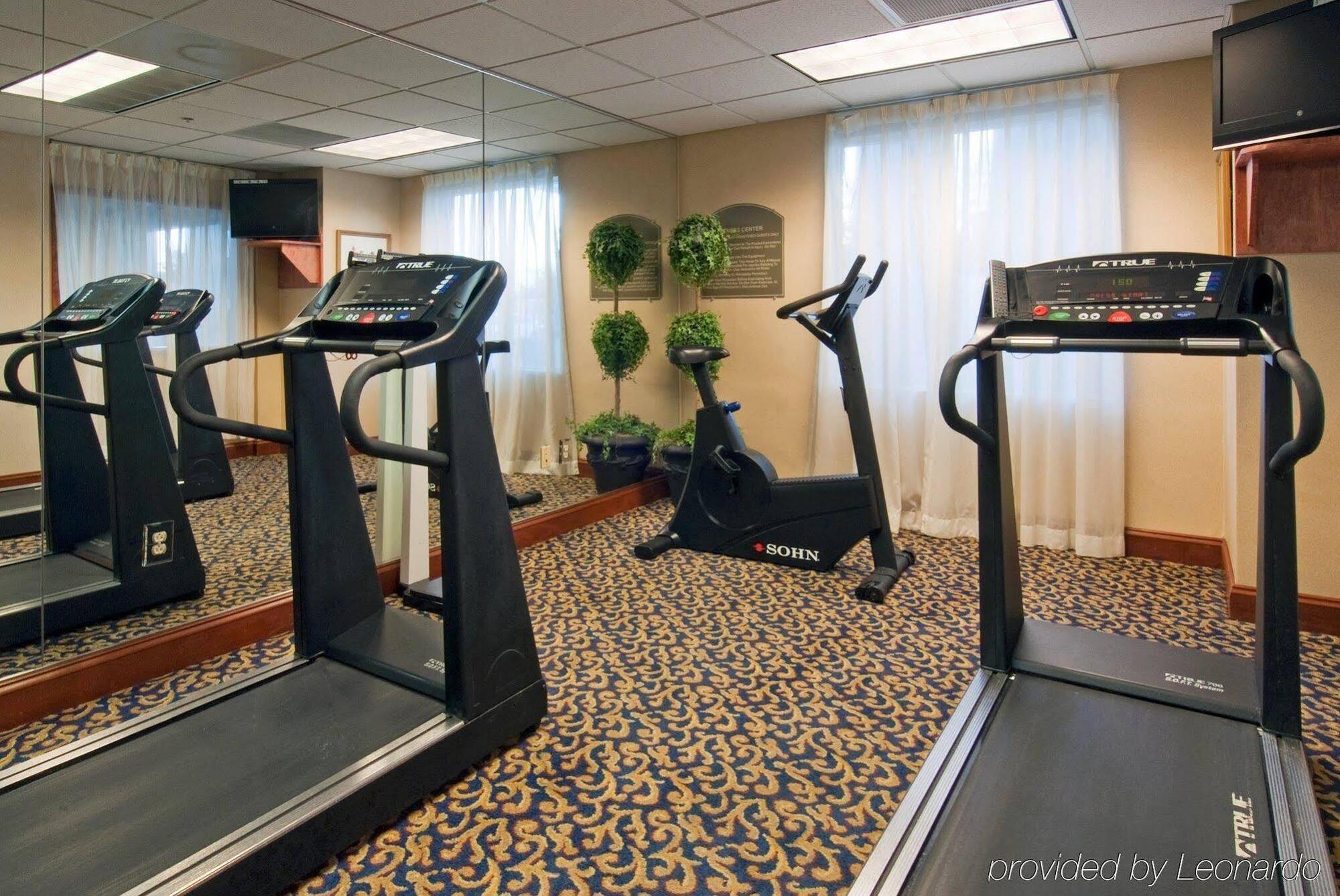 Holiday Inn Express Hotel & Suites Emporia By Ihg Dış mekan fotoğraf